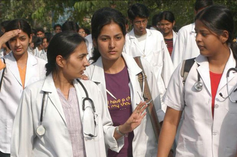 अब हिंदी में होगी MBBS की पढ़ाई, इस राज्य से होगी शुरुवात, गृहमंत्री करेंगे किताबों का विमोचन