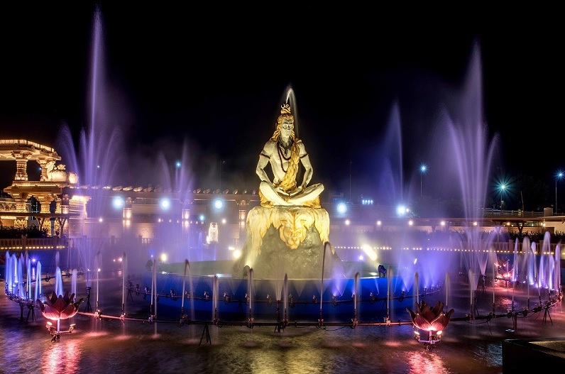 प्रधानमंत्री नरेन्द्र मोदी उज्जैन में श्री महाकालेश्वर मंदिर में “श्री महाकाल लोक” का लोकार्पण करेंगे। मुख्यमंत्री शिवराज सिंह चौहान ने कहा है कि “श्री महाकाल लोक” एक ऐसा लोक है जहाँ भगवान शंकर के विविध रूप देखने का सौभाग्य प्राप्त होगा। हमने जो स्वप्न 2017 में देखा था, वह अब साकार हो रहा है। श्री महाकाल महाराज की कृपा प्रदेश और देश में बनी रहे, सबका मंगल और कल्याण हो यही मेरी कामना है।