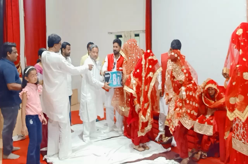 15 जोड़ों ने थामा एक दूजे का हाथ, मुस्लिम समाज के अनाथ लड़कियों का हुआ सामूहिक निकाह