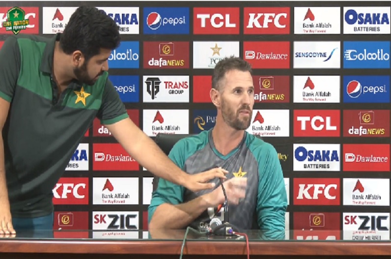 तेज गेंदबाज ने अपनी ही टीम का सरेआम उड़ाया मजाक, बोले- हारने के बाद मुझे ही..तेजी से वायरल हो रहा वीडियो