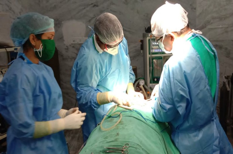 मलद्वार में फंस गई ऐसी चीज कि टॉयलेट भी नहीं कर पा रहा था युवक, कर रहा था ये काम, जानकर डॉक्टर भी रह गए हैरान