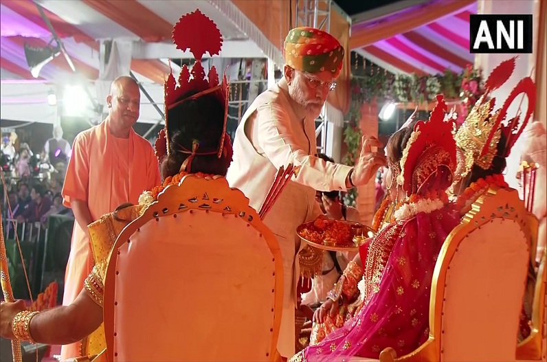 The city of Ramlala lit up with lamps, PM Modi did the coronation of Shri Ram