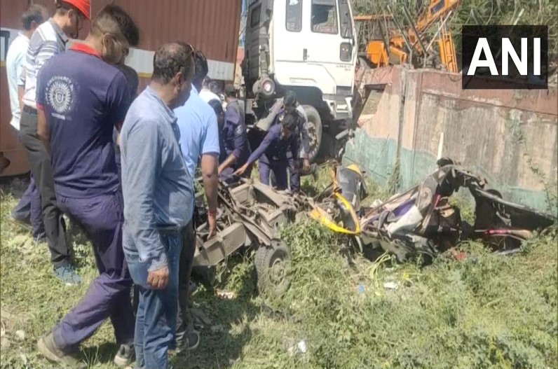 भीषण सड़क हादसे में महिलाओं और बच्चों समेत 9 लोगों की मौत, कई घायल, राष्ट्रपति ने जताया शोक