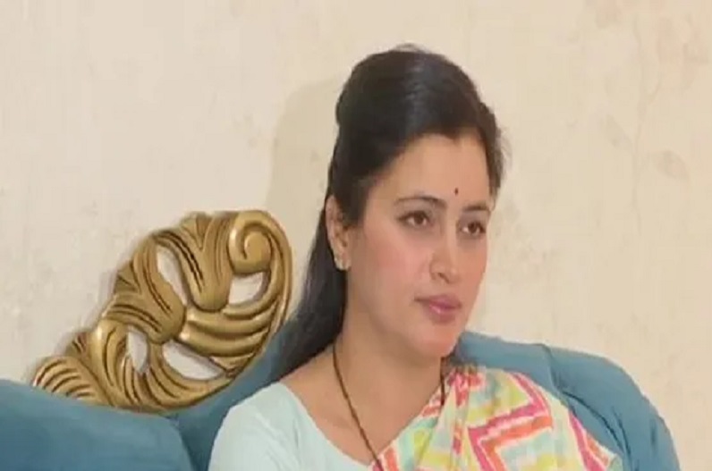 फिर इस मामले में सांसद नवनीत राणा के खिलाफ कोर्ट ने जारी किया गैर जमानती वारंट, जल्द हो सकती हैं गिरफ्तार