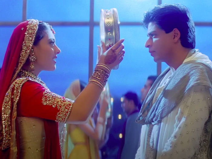 सुहागिनों का सबसे खास पर्व करवा चौथ में अब कुछ ही दिन बचे हैं। शास्त्रों में कार्तिक कृष्ण चतुर्थी को करवा चौथ व्रत रखने का विधान है। इस दिन सुहागिन महिलाएं अपने पति की खुशी के लिए पूरा दिन बिना अन्न-जल के रहती हैं।