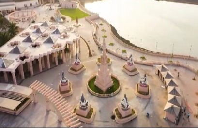 इसी के साथ सभी मंदिरों में विशेष श्रृंगार और साज-सज्जा होगी। आज पूरे देश में लोकार्पण का ये कार्यक्रम वर्व के रूप में मनाया जाएगा। इस कार्यक्रम का लाइव प्रसारण बड़वाले महादेव, काली मंदिर, समेत कई में देख सकेंगे लाइव। बता दें कि आज प्रधानमंत्री नरेंद्र मोदी कार्यक्रम का लोकार्पण करने बाबा महाकाल की नगरी उज्जैन आएंगे।