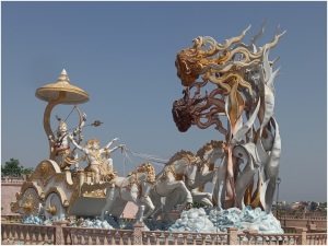 बता दें कि ‘श्री महाकाल लोक’ की भव्यता पूरी दुनिया देखेगी। प्रधानमंत्री नरेंद्र मोदी शाम 6.30 बजे 200 संतों की मौजूदगी में इसका लोकार्पण करेंगे। कार्यक्रम का सीधा प्रसारण 40 देशों में होगा। गायक कैलाश खेर महाकाल स्तुति गान करेंगे।