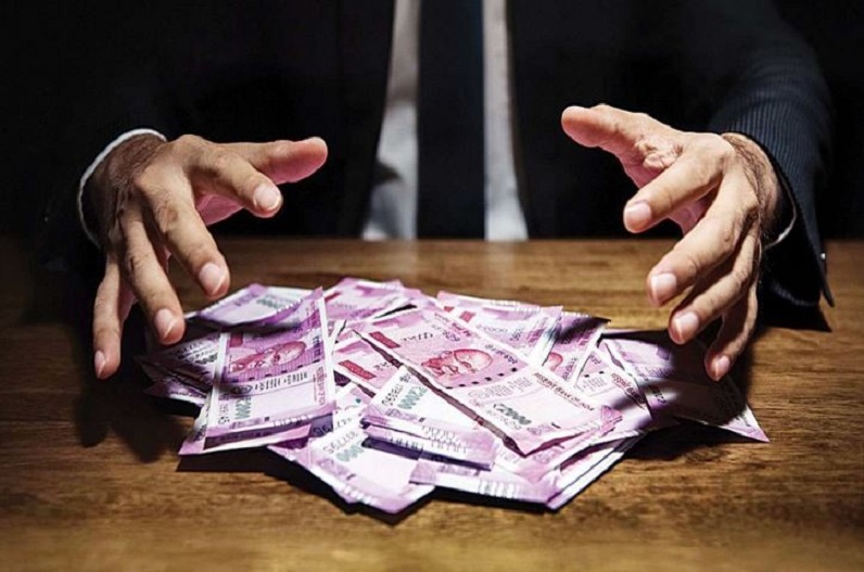 Neemuch News: बैंक के ही कर्मचारी ने गबन की थी करोड़ों रुपयों की राशि, खुलासा होने पर दंग रह गए रीजनल मैनेजर