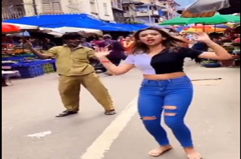 डांस कर रही लड़की के पी​छे अंकल ने किया ऐसा हरकत, वीडियो देखकर आप भी हो जाएंगे शर्मिंदा