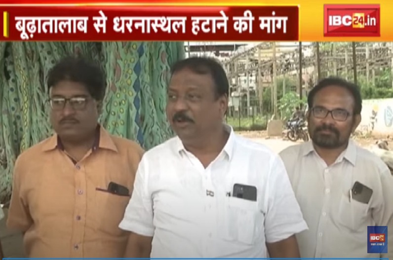 आदेश जारी होने के बाद भी नहीं हुई धरना स्थल की शिफ्टिंग, घंटों बंद रहती है सड़क,  स्थानीय लोगों ने खोला मोर्चा