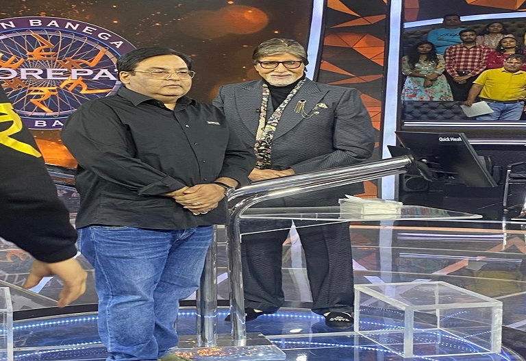 Gaurav Dwivedi : छत्तीसगढ़ सरकार के सलाहकार गौरव द्विवेदी ने अमिताभ बच्चन को पहनाया राजकीय गमछा, प्रदेश आने का दिया न्योता