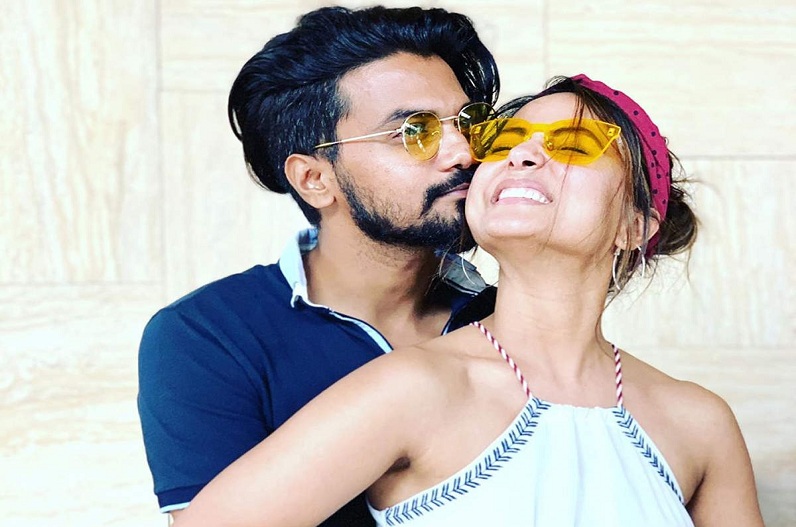 हिना खान का बॉयफ्रेंड के साथ ऐसा वीडियो हुआ वायरल, यूजर्स कर रहे ट्रोल, देखें वीडियो