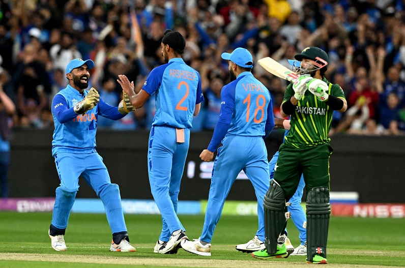 IND Vs Pak T20 World Cup 2022: देशभर में जले जीत के दीये, भारत ने पाकिस्तान को आखिरी गेंद पर हराया