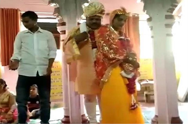 जीजा ने साली से मंदिर में रचाई शादी, 9वीं कक्षा में पढ़ती है लड़की, जानें पूरा मामला
