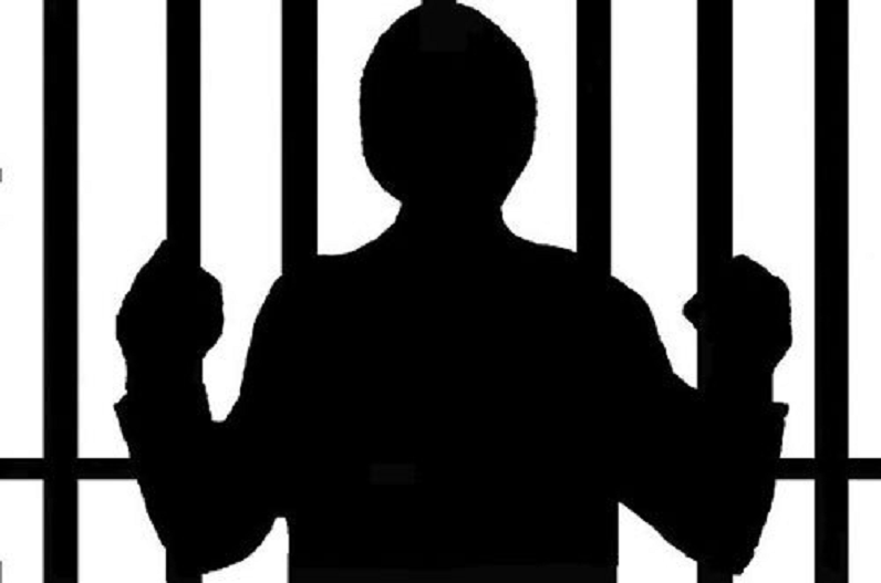 बदले की आग में बौखलाया युवक..! महिला को अर्धनग्न कर किया ऐसा हाल, अब पहुंचा सलाखों के पीछे