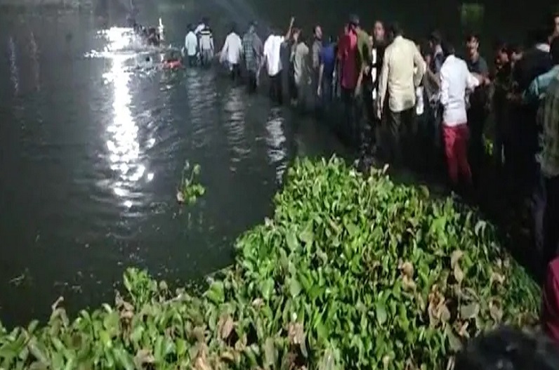 गुजरात हादसा: प्रधानमंत्री और राष्ट्रपति ने दुख जताया, कांग्रेस ने भाजपा पर निशाना साधा