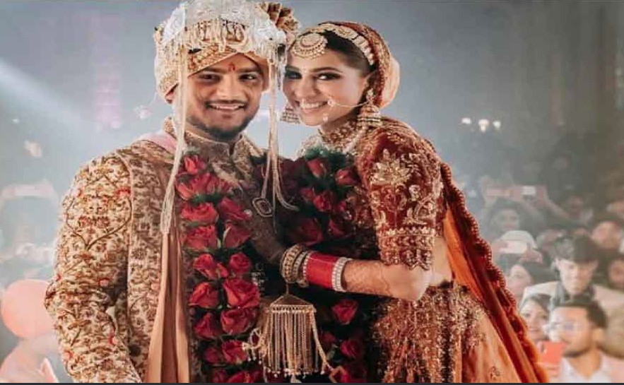 पंजाबी सिंगर मिलिंद गाबा ने 16 अप्रैल 2022 को प्रिया बेनीवाल से दिल्ली में शादी की थी। दोनों ने एक-दूसरे को काफी लम्बे समय से डेट किया। इस साल यह उनका पहला करवाचौथ है।