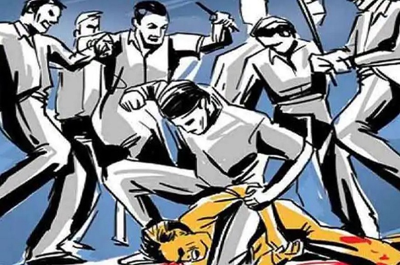 भीड़ के हत्थे चढ़ा युवक! कर रहा था ऐसी हरकत, फिर जो हुआ…