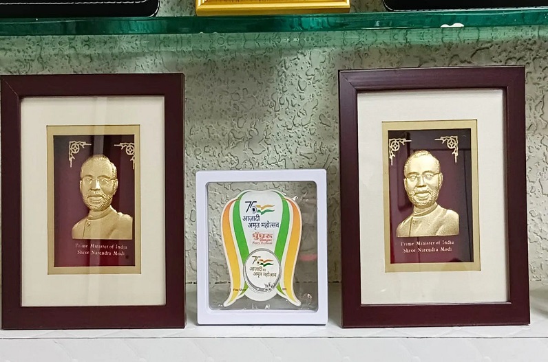 सर्राफा व्यापारी ने बनवाई पीएम मोदी की सोने की मूर्ति, कीमत जानकर दांतों तले दबा लेंगे उंगली
