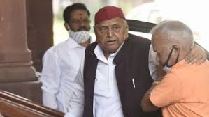 दरअसल पूरा मामला साल 2012 का है। जब एनडीए की ओर से पीए संगमा तो यूपीए की ओर से प्रणब मुखर्जी राष्ट्रपति के उम्मीदवार थे। केंद्र में यूपीए और उत्तर प्रदेश में समाजवादी पार्टी की सरकार थी। तब सपा ने तय किया कि वह यूपी के राष्ट्रपति उम्मीदवार को अपना वोट देगी।