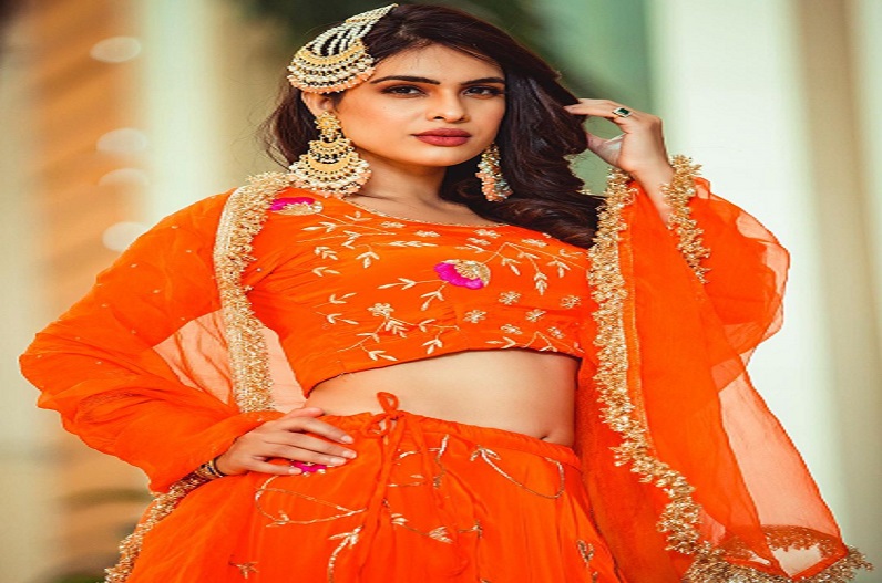 Bhojpuri actress Neha Malik: ट्रेडिशनल अवतार में भी बेहद हॉट दिखीं नेहा मलिक, ऑरेंज लहंगे में शेयर की दिवाली लुक, देखें तस्वीरें
