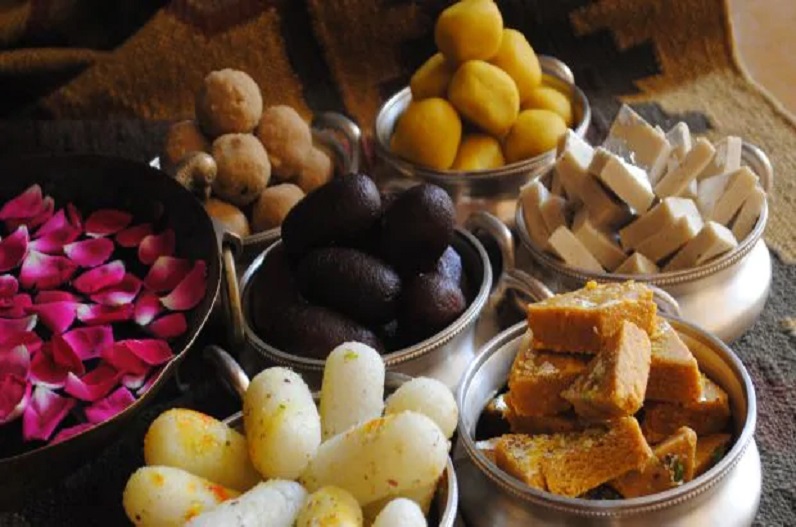 Diwali Sweets Recipe 2022: इस दिवाली घर पर ही बनाएं स्वादिष्ट मिठाइयां, मेहमान भी कहेंगे वाह-वाह, यहां जानें रेसिपी