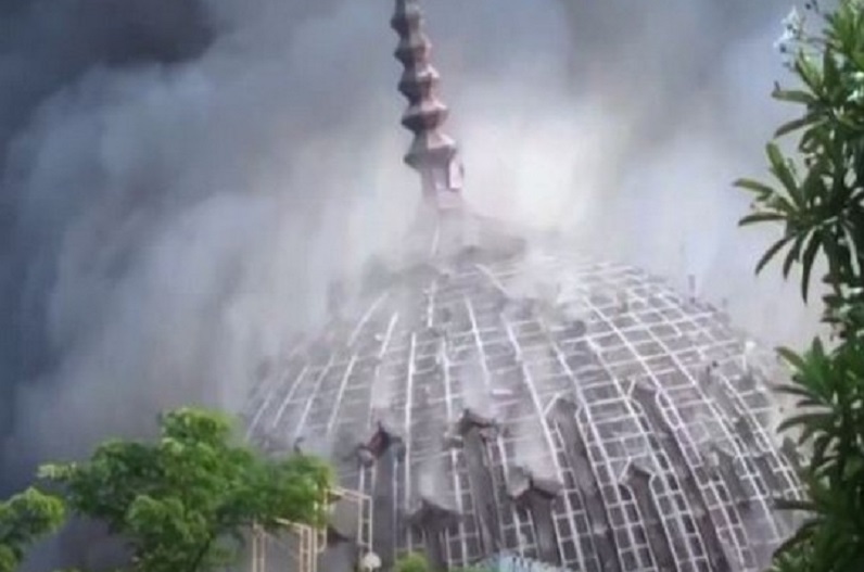 Giant dome of Jakarta Islamic Centre Grand Mosque collapses after fire breaks out