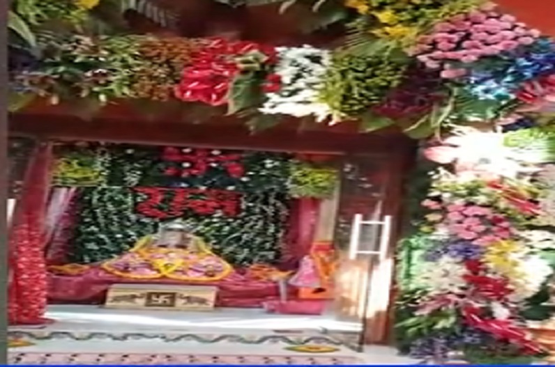 Ramlala mandir decorated with flowers