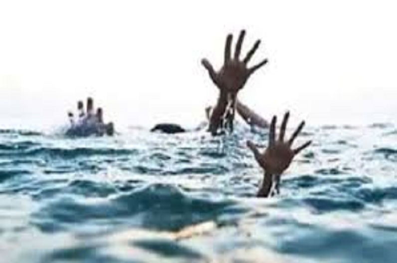 बीच सागर में ही डूब गई प्रवासियों से भरी नाव, अब तक 14 लोगों की मौत