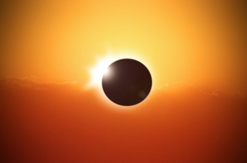 last solar eclipse of the year ; इस दिन लगेगा साल का आखिरी सूर्य ग्रहण, 17 घंटे बंद रहेंगे मंदिरों के कपाट, भूलकर भी न करे ये काम