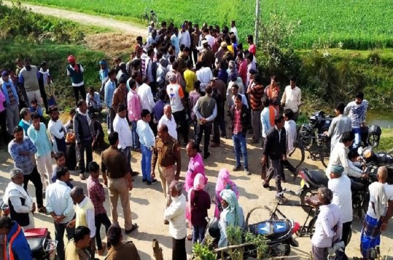 सहेलियों के साथ बकरियां चराने गई दो बच्चियों की इस हालत में मिली लाश, गांव में पसरा मातम