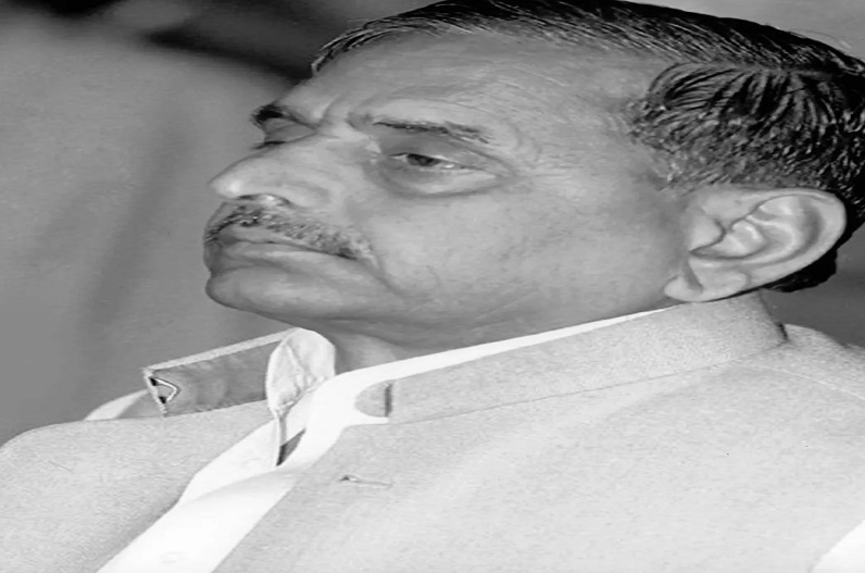 पहले पहलवानी, फिर शिक्षक और उसके बाद नेतागिरी ! जानें कैसे बने मुलायम सिंह यादव ‘नेताजी’