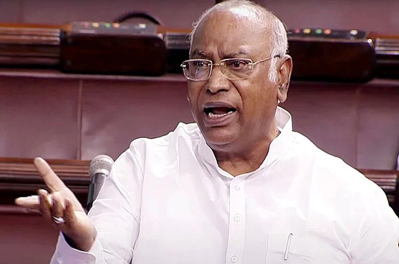 ‘कांग्रेस पार्टी में कोई बड़ा या छोटा नहीं’ पार्टी अध्यक्ष निर्वाचित होते ही ये क्या बोल गए मल्लिकार्जुन खड़गे