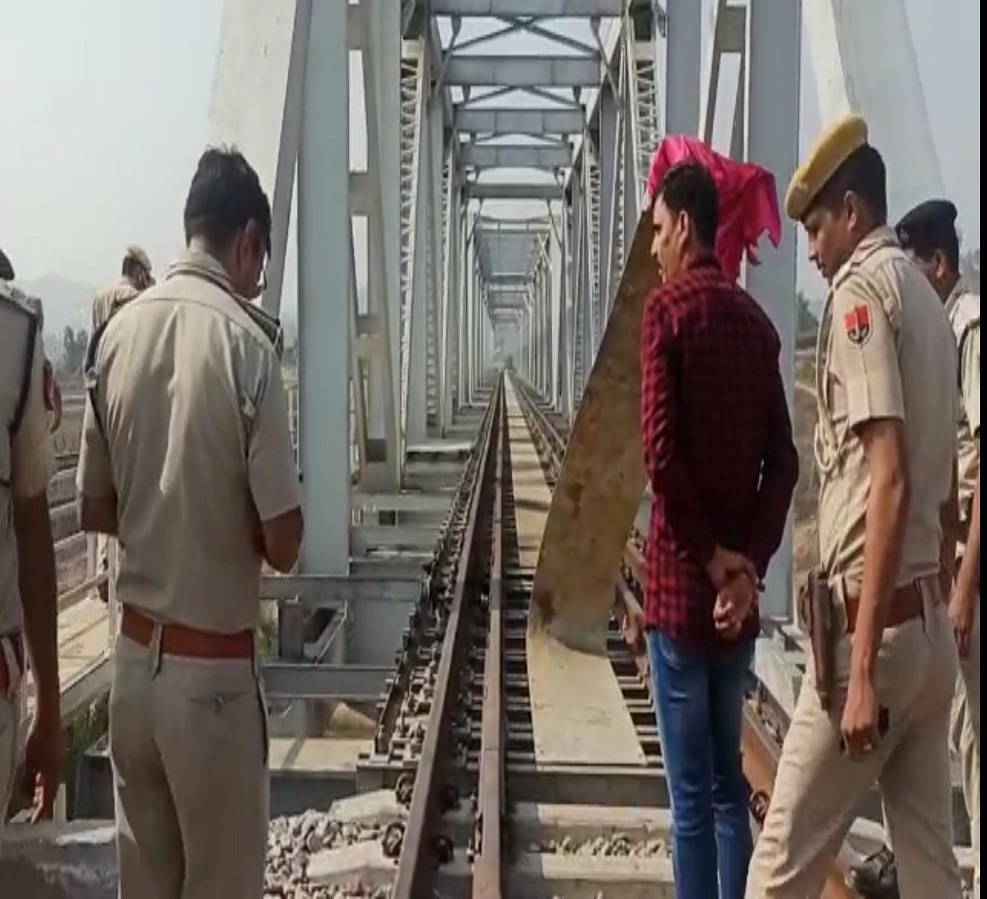 India news today in hindi 13 November : रेलवे ट्रैक को उड़ाने की कोशिश, डेटोनेटर और बारूद बरामद, मामले को लेकर रेल मंत्री अश्विनी वैष्णव ने कही ये बात