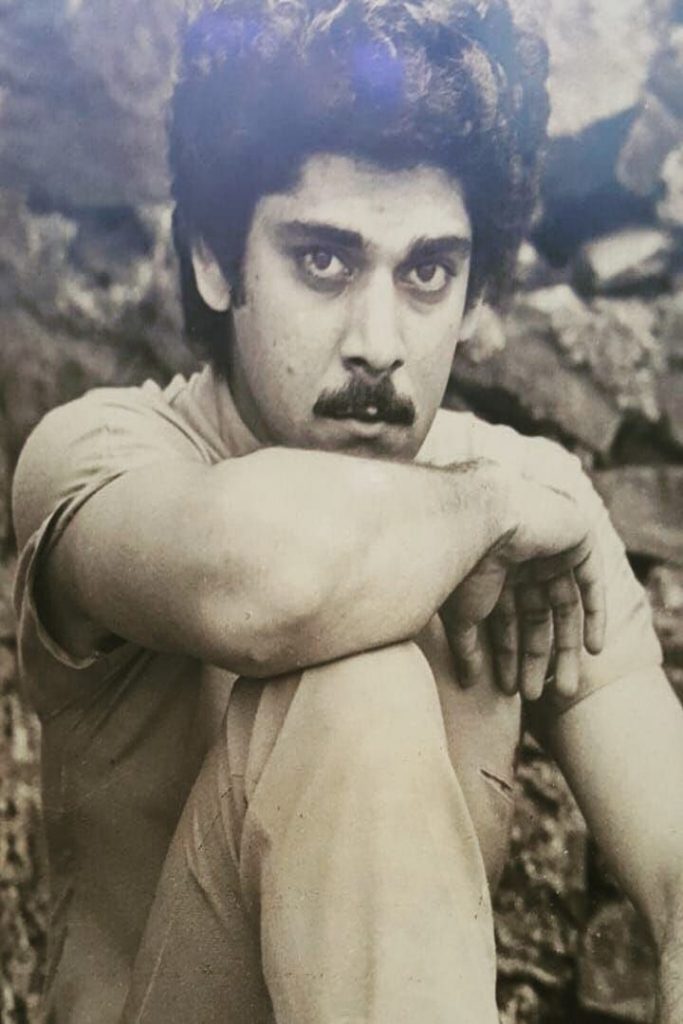 पंकज धीर और बीआर चौपड़ा एक दूसरे के साथ महाभारत धारवाहिक से पहले काम कर चुके थे। जहां पंकज अंग्रेजी फिल्मों हिंदी में डब कर करके अपनी आवाज देने का काम करते थे।