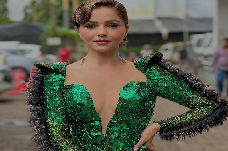 कभी हर वक्त साड़ी में लिपटी रहती थी ‘छोटी बहू’ की ये एक्ट्रेस, आज बोल्ड लुक से कर देती हैं लाखों को घायल