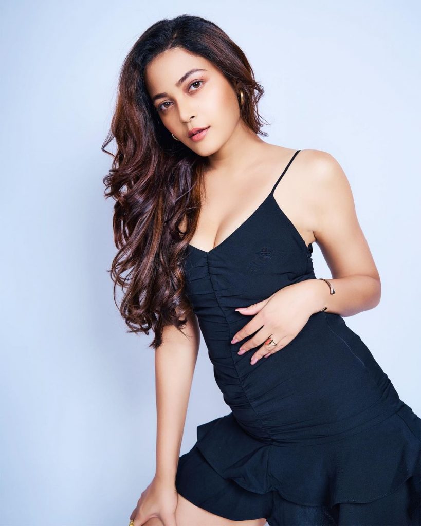 अपने पहले टीवी शो 'ये रिश्ते हैं प्यार के' में एक नेगेटिव रोल निभाने के लिए खूब सराहना बटोर चुकी कावेरी अपने नए प्रोजेक्ट को लेकर काफी उत्साहित हैं, जो एक फैमिली ड्रामा है।