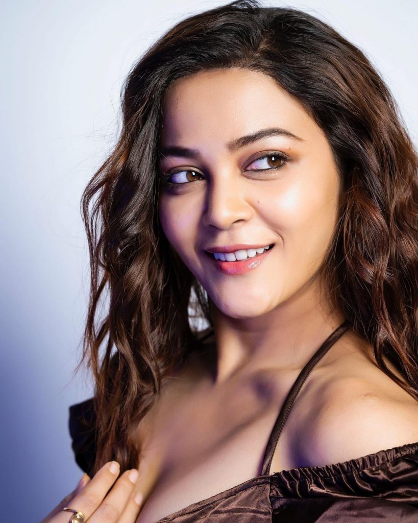 एक्ट्रेस ने बताया, कि 'मैं तीसरी पीढ़ी को दर्शाने वाला एक बेहद दिलचस्प किरदार निभा रही हूं, जोकि परिवारों में एक नई सोच लेकर आता है।