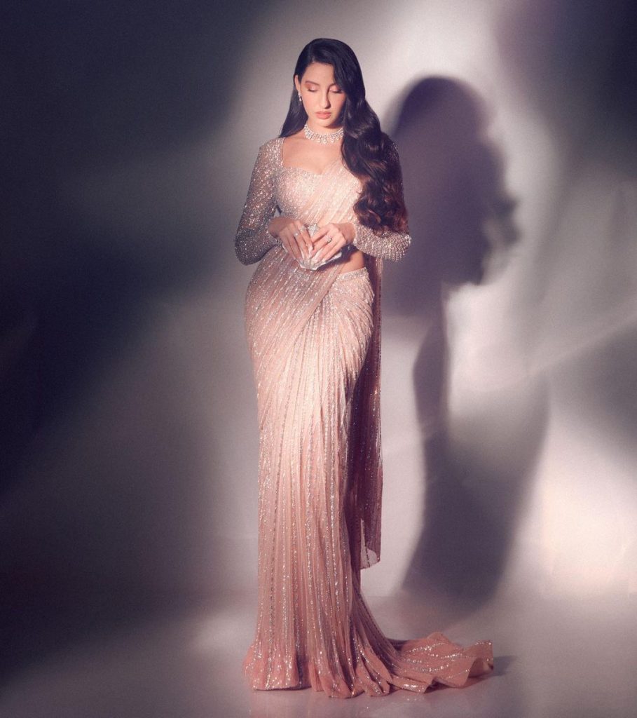 आज फिल्म जगद में नोरा फ़तेहि किसी पहचान की मोहताज नहीं है नोरा ने अपने डांस और आइटम सांग्स के जरिए दुनिया भर के लोगो को अपना दीवाना बना रखा है।