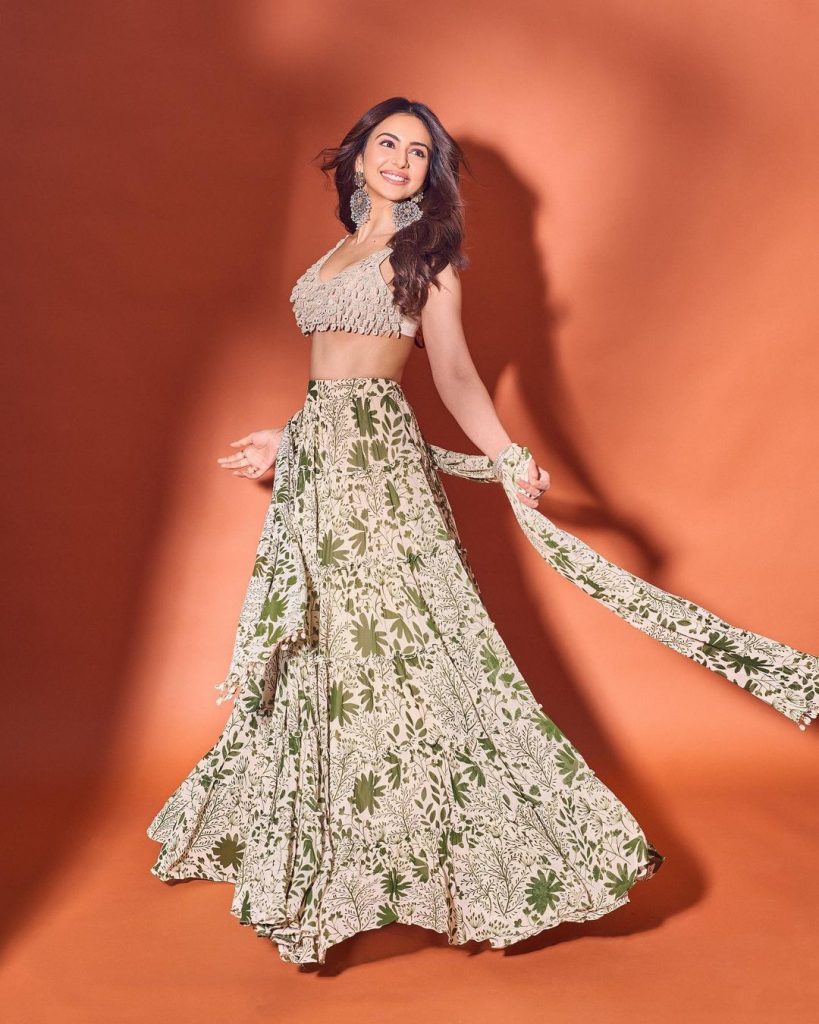 इन दिनों तो जैकी भगनानी के साथ उनकी शादी की खबरें भी काफी सुनने को मिलती हैं, हालांकि दोनों ही सितारों ने अपने रिश्ते पर मीडिया में कभी कोई बयान नहीं दिया है।