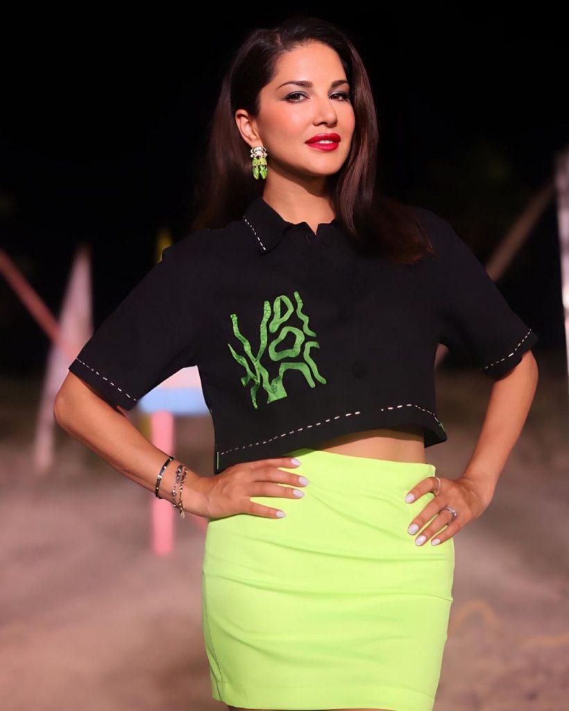 बॉलीवुड में शुरआत सनी लियोन ने साल 2012 में की थी इन दिनों सनी ने जिस्म -2 , जैकपॉट , रागिनी एमएमएस 2 , एक पहेली लीला , तेरा इंतजार, जैसी बड़ी फिल्मो में नजर आई।