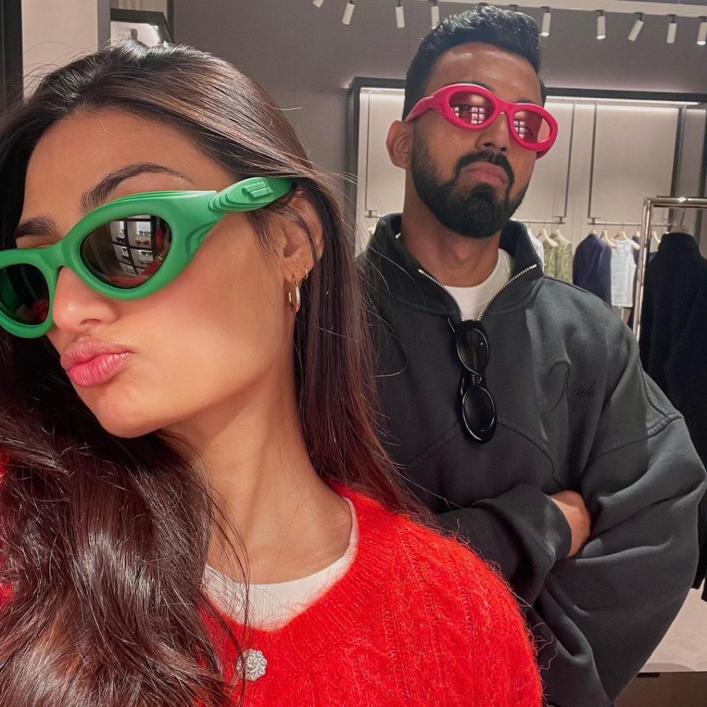 केएल राहुल ने अपनी गर्लफ्रेंड अथिया के लिए उनके बर्थडे पर एक रोमांटिक पोस्ट शेयर की है। खूबसूरत तस्वीरें और प्यार भरे कैप्शन को पढ़ने के बाद यकीनन अथिया का ये स्पेशल डे और भी ज्यादा स्पेशल होने वाला है।