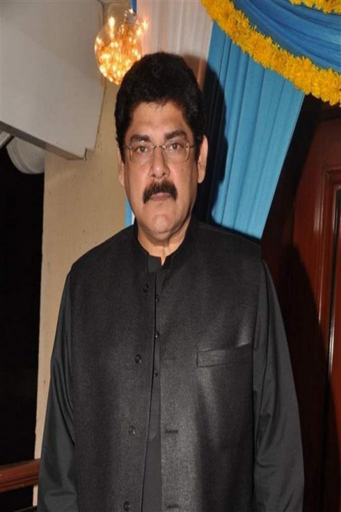 ये शायद ही कुछ लोग जानते हैं कि इनकी पहली असिस्ट की हुई फिल्म परवाना थी, जिसमें अमिताभ बच्चन ने काम किया था।