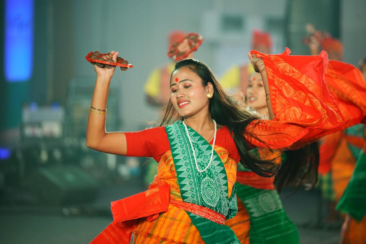 मौसम के बदलते रंगों के साथ असमिया जनजीवन में घुलता है बागदोईशीखला नृत्य का रंग, बोड़ो जनजाति का नृत्य है इसके मायने हैं जल, वायु और स्त्री