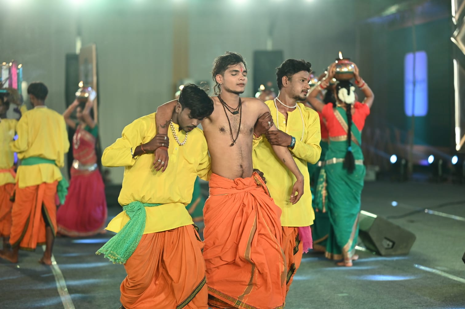 छत्तीसगढ़ी लोक कला, लोक संस्कृति धार्मिक आस्थाओं से भी जुड़ी है। आदिवासी स्वंय को आदिशक्ति का धरोहर मानते हैं