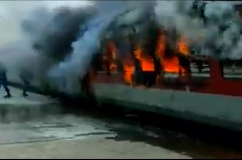 Navjeevan Express Train Fire