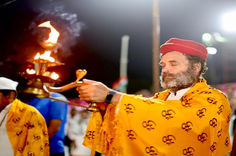 ‘दाढ़ी बढ़ा लेने से कोई भी नरेन्द्र मोदी नहीं बन जाता है’ इस राज्य के मुख्यमंत्री ने राहुल गांधी पर कसा तंज