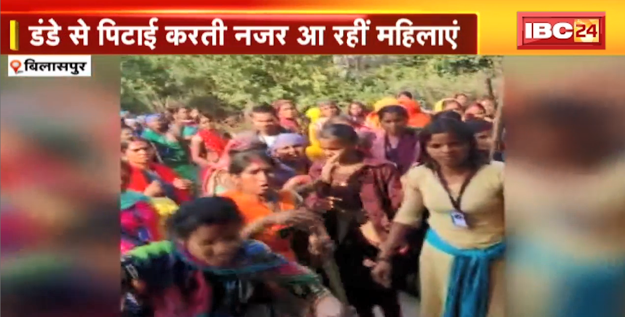 महिलाओं की दबंगई का VIDEO । डंडे से पिटाई करती नजर आ रही महिलाएं । जानिए क्या हैं पूरा मामला