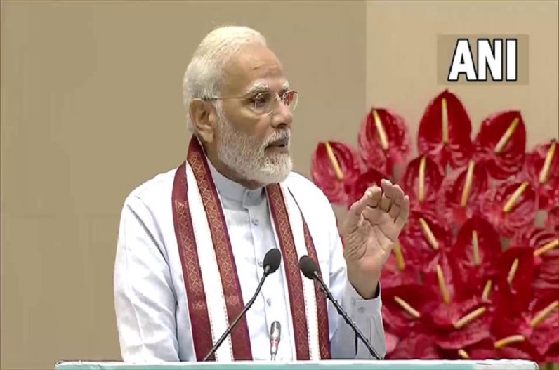 India news today in hindi 2 November: पीएम मोदी ने राजधानी वासियों को दिया तोहफा, सौंपी फ्लैट की चाबियां, कहा — भेदभाव में समग्र विकास की कल्पना बेमानी