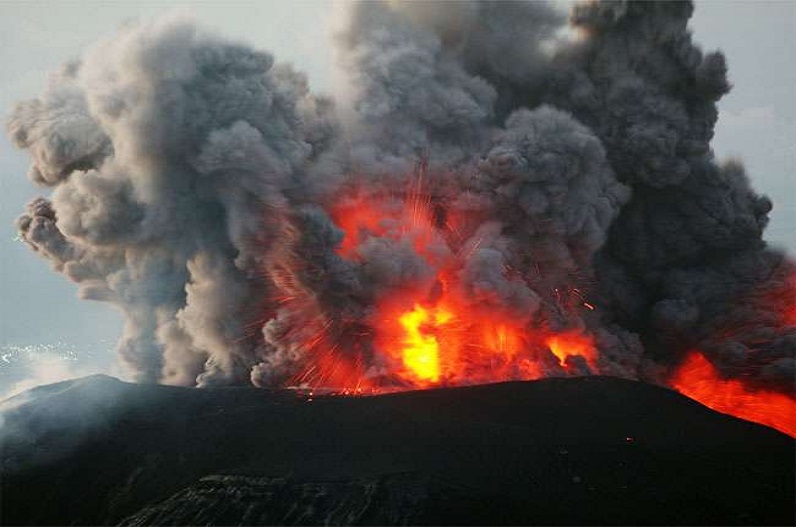 जंगल में लगी भीषण आग, 13 लोगों की दर्दनाक मौत, 14,000 हेक्टेयर जलकर खाक